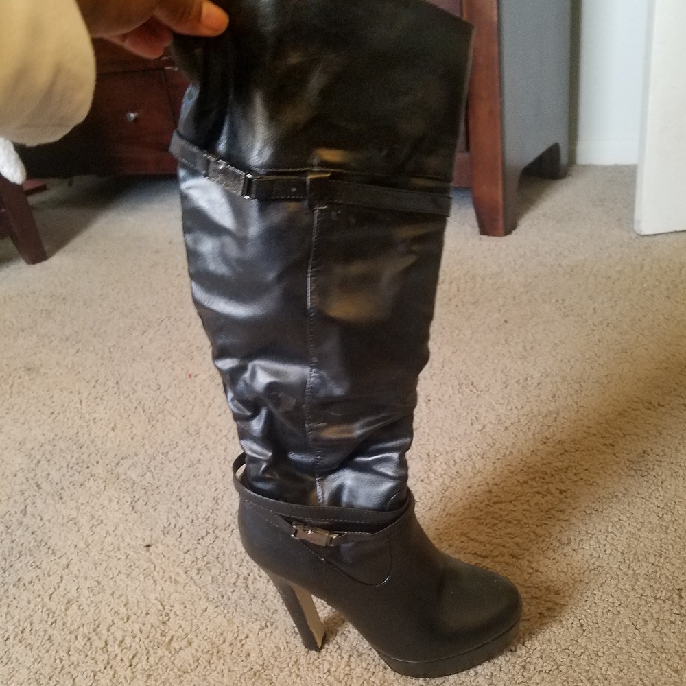 Shoes - Picture 2 of 8